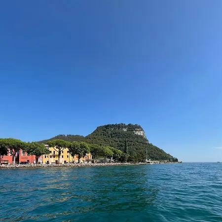 All'ancora