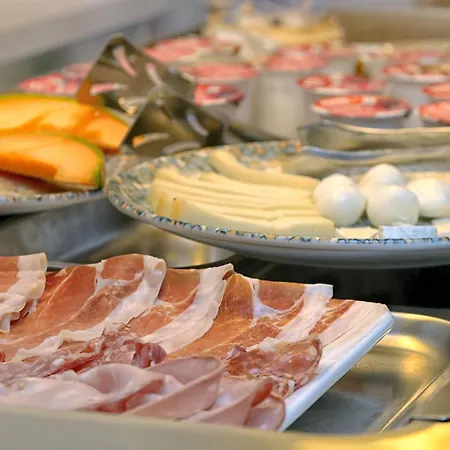 Hotell All'ancora Garda (Verona)