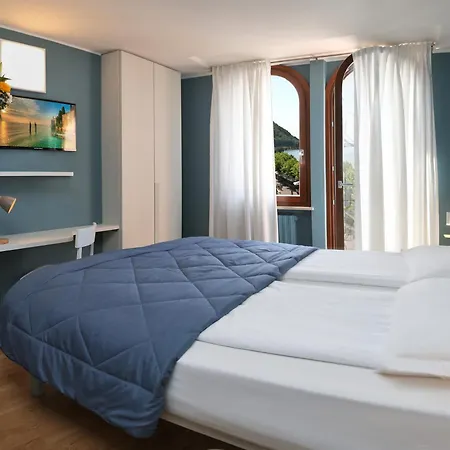 All'ancora 2* Garda (Verona)